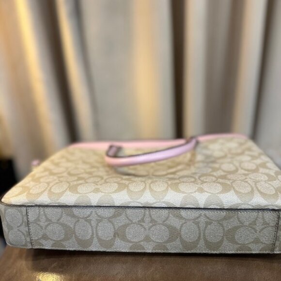 Coach Laptop bag in Signature Canvas Excellent Condition - Picture 4 of 6